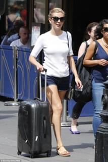 Rachel Riley feet photo thumbnail