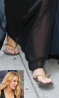 Blake Lively feet photo thumbnail