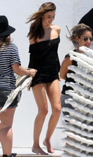 Miranda Kerr feet photo thumbnail