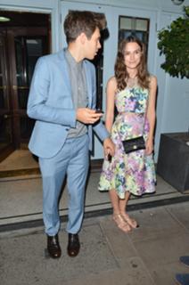 Keira Knightley feet photo thumbnail