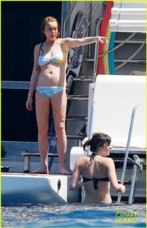 Lindsay Lohan feet photo thumbnail