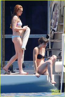 Lindsay Lohan feet photo thumbnail