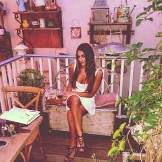 Nikki Garcia feet photo thumbnail