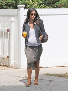 Rachel Bilson feet photo thumbnail