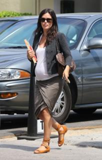 Rachel Bilson feet photo thumbnail
