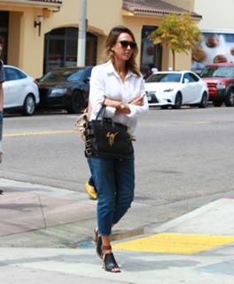 Jessica Alba feet photo thumbnail