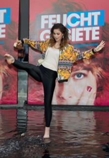 Lena Meyer-Landrut feet photo thumbnail