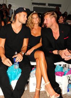 Nina Agdal feet photo thumbnail