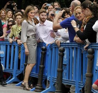 Queen Letizia of Spain feet photo thumbnail