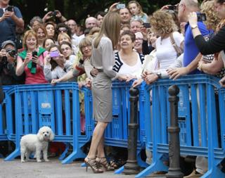 Queen Letizia of Spain feet photo thumbnail