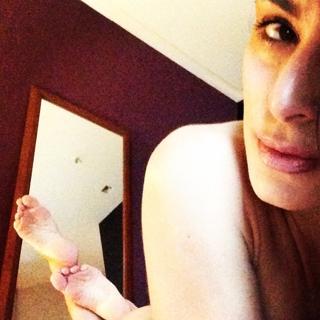 Franciely Freduzeski feet photo thumbnail