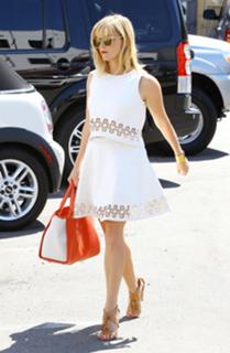 Reese Witherspoon feet photo thumbnail