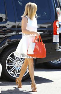 Reese Witherspoon feet photo thumbnail