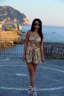 Selena Gomez feet photo thumbnail