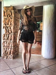 Xenia Tchoumitcheva feet photo thumbnail