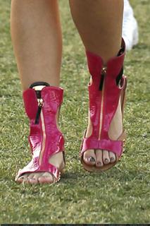 Katy Perry feet photo thumbnail