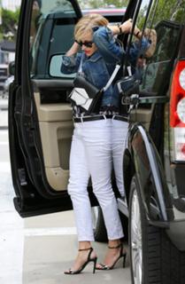 Reese Witherspoon feet photo thumbnail