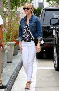 Reese Witherspoon feet photo thumbnail