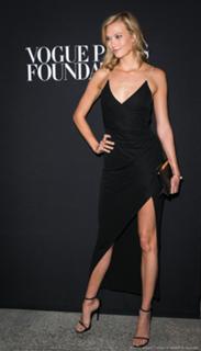 Karlie Kloss feet photo thumbnail
