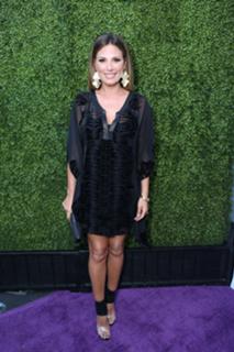 Daisy Fuentes feet photo thumbnail