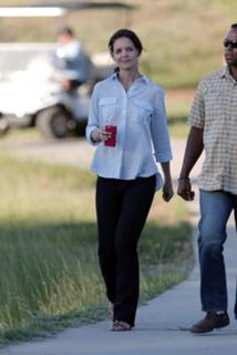 Katie Holmes feet photo thumbnail