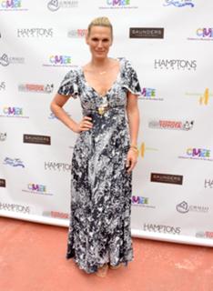 Molly Sims feet photo thumbnail