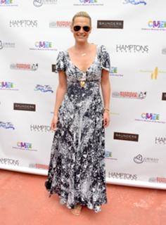 Molly Sims feet photo thumbnail