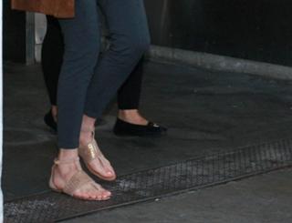 Uma Thurman feet photo thumbnail