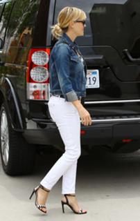 Reese Witherspoon feet photo thumbnail