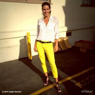 Angie Harmon feet photo thumbnail
