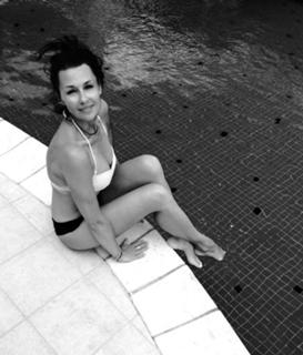 Anna Popek feet photo thumbnail
