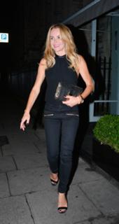 Amanda Holden feet photo thumbnail