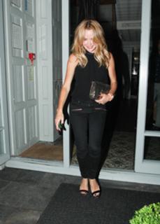 Amanda Holden feet photo thumbnail