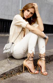 Chiara Ferragni feet photo thumbnail
