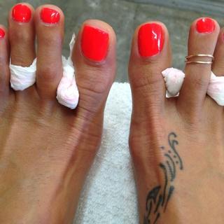 Brooke Burke feet photo thumbnail