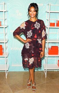 Zoe Saldana feet photo thumbnail