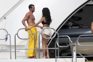 Selena Gomez feet photo thumbnail