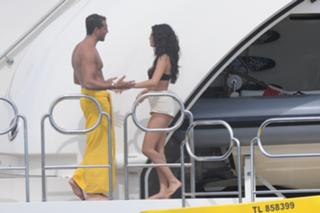 Selena Gomez feet photo thumbnail