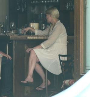 Kirsten Dunst feet photo thumbnail