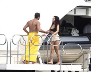 Selena Gomez feet photo thumbnail