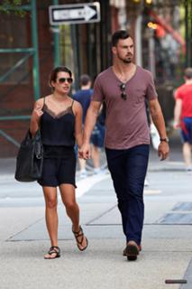 Lea Michele feet photo thumbnail