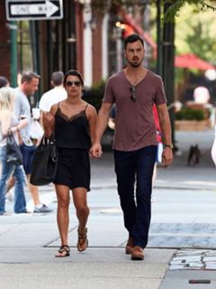 Lea Michele feet photo thumbnail