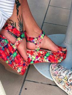 Federica Pellegrini feet photo thumbnail