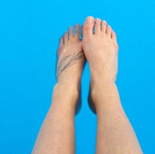Federica Pellegrini feet photo thumbnail
