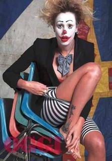 Federica Pellegrini feet photo thumbnail