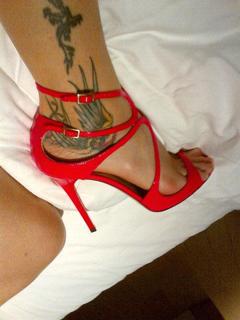 Federica Pellegrini feet photo thumbnail
