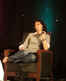 Morena Baccarin feet photo thumbnail
