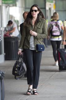 Liv Tyler feet photo thumbnail