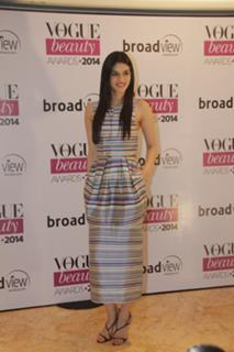 Kriti Sanon feet photo thumbnail