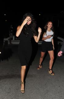Selena Gomez feet photo thumbnail